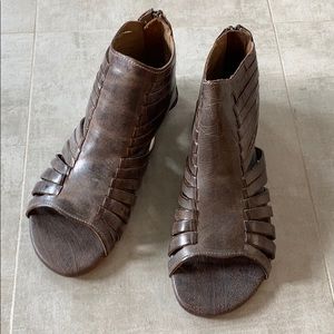 ROAN Pearl Tan Green Land Sandals